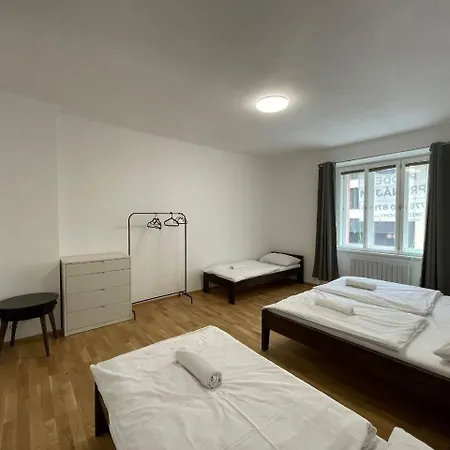 شقة Modern And Comfortable For Up To 5 Guests Located In The Popular 6, 10 Minuts To Center *