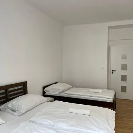شقة Modern And Comfortable For Up To 5 Guests Located In The Popular 6, 10 Minuts To Center