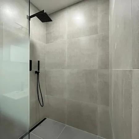 דירה Modern And Comfortable For Up To 5 Guests Located In The Popular 6, 10 Minuts To Center פראג