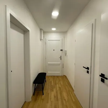 شقة Modern And Comfortable For Up To 5 Guests Located In The Popular 6, 10 Minuts To Center *